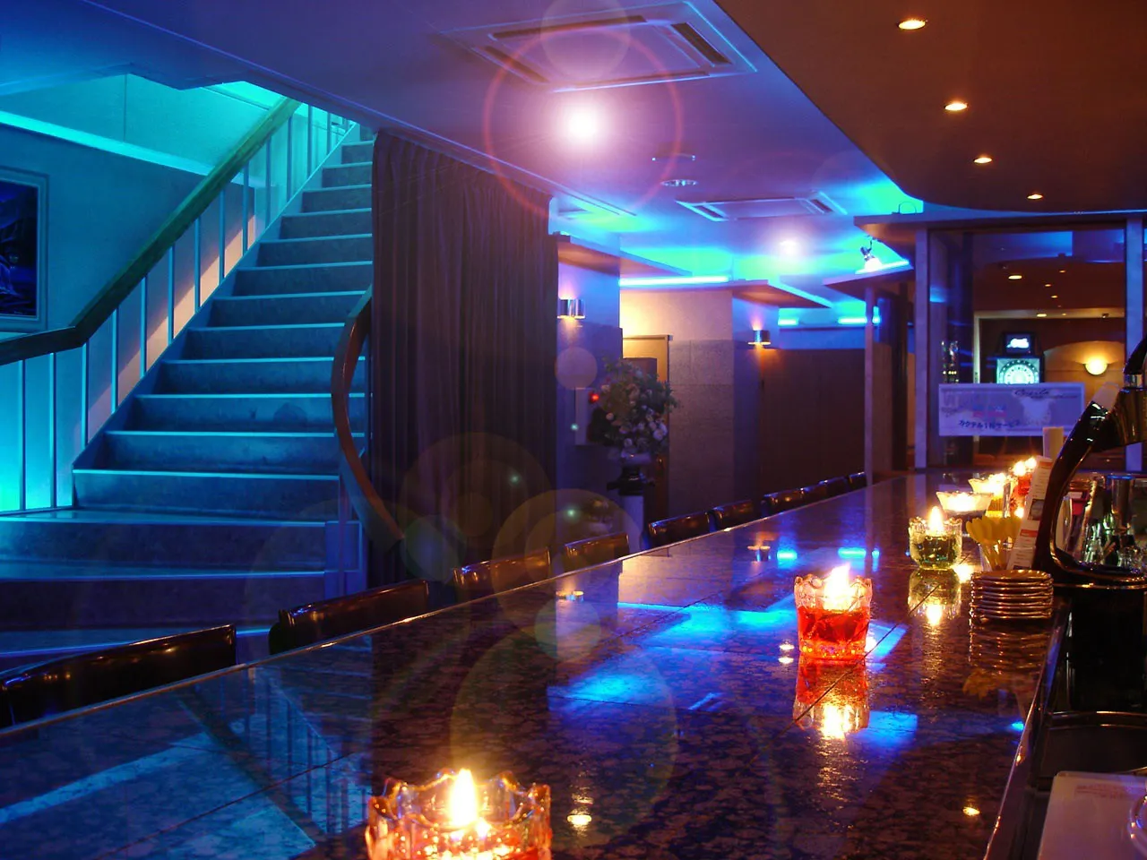 ラウンジバーくじら